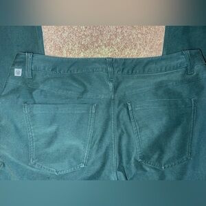 LULULEMON MEN’S GREEN PANTS SIZE 33